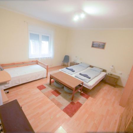 Estike Apartment Balatonlelle Luaran gambar