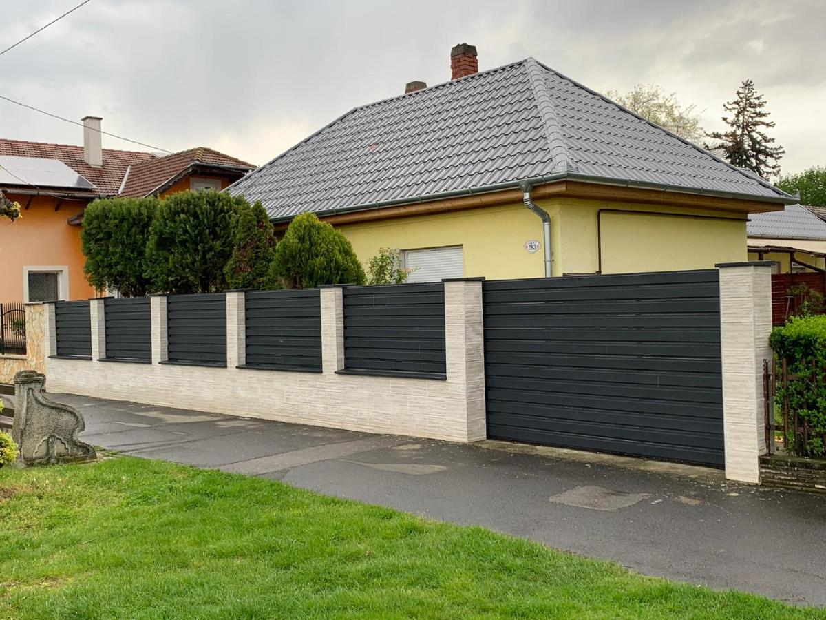 Estike Apartment Balatonlelle Luaran gambar