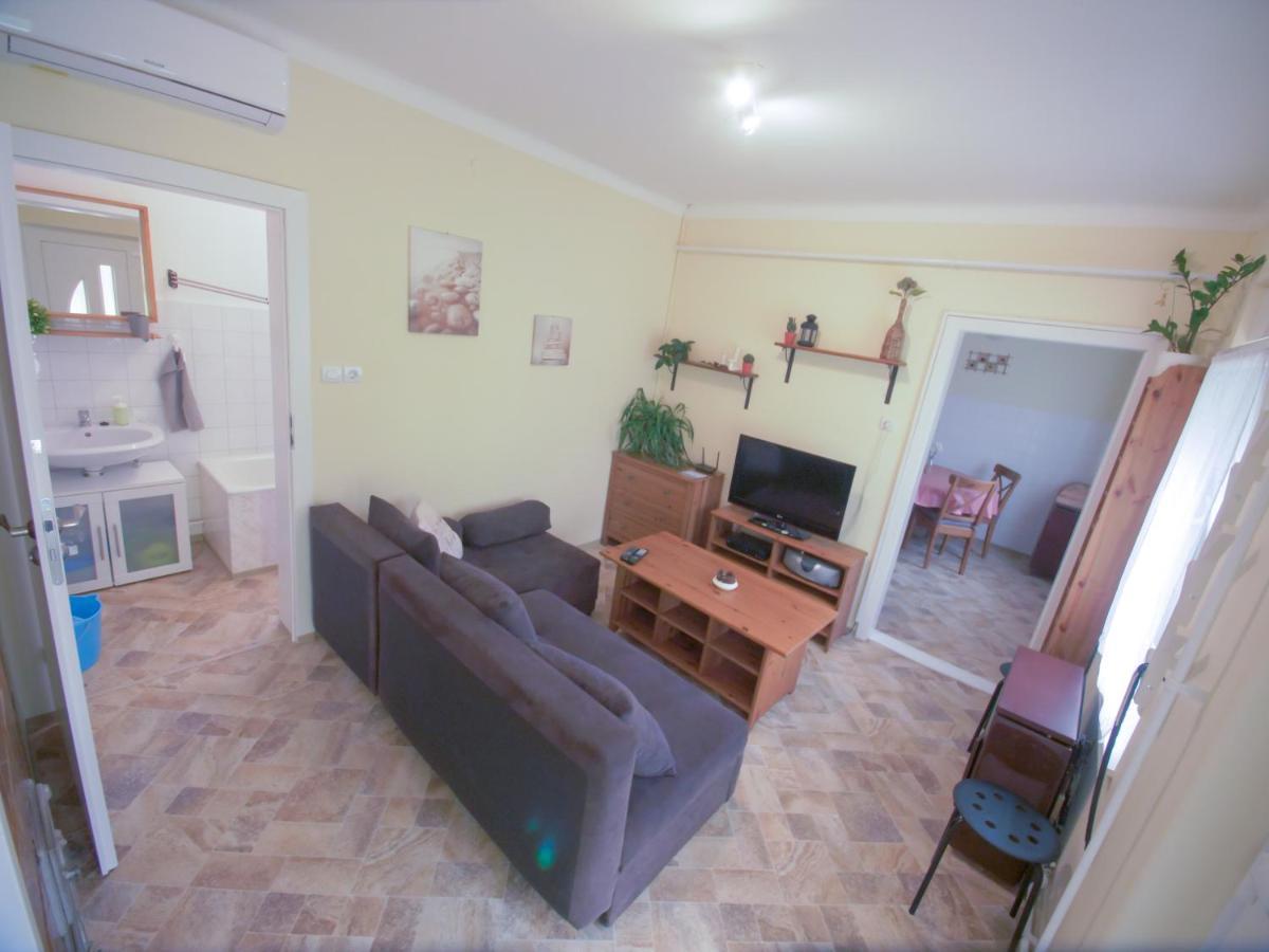 Estike Apartment Balatonlelle Luaran gambar