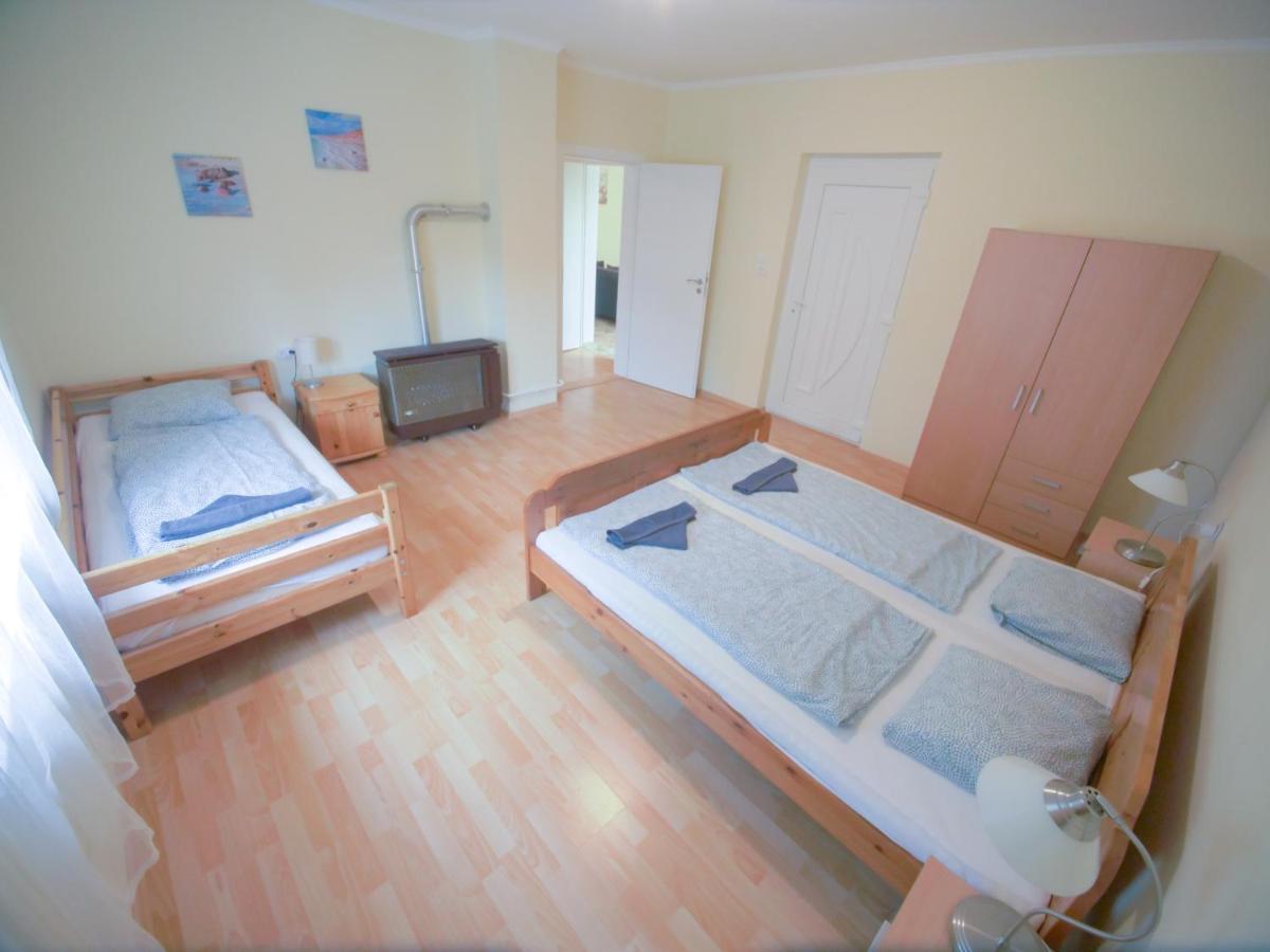 Estike Apartment Balatonlelle Luaran gambar