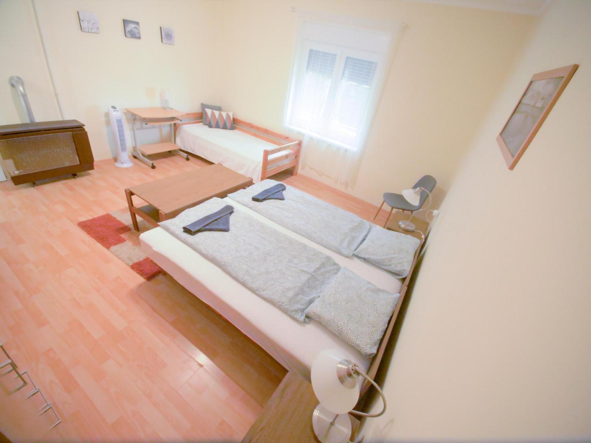 Estike Apartment Balatonlelle Luaran gambar